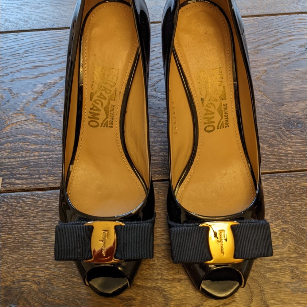Ferragamo Vara Bow Pump Shoe